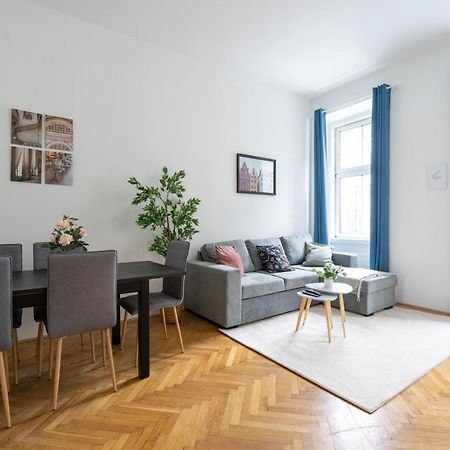 Central Two Bedroom Apartment Виена Екстериор снимка