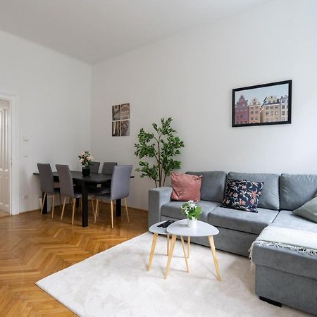 Central Two Bedroom Apartment Виена Екстериор снимка
