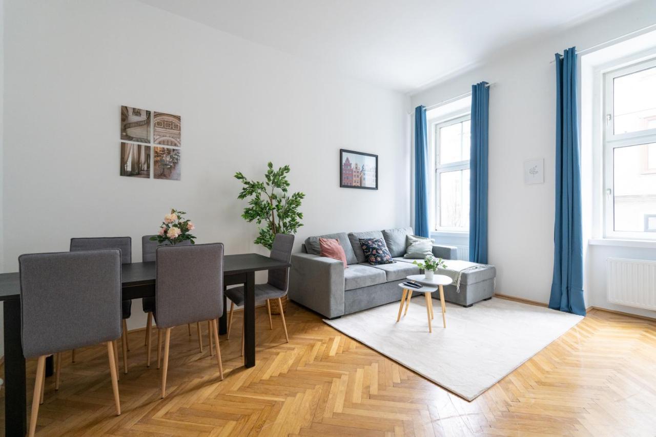 Central Two Bedroom Apartment Виена Екстериор снимка