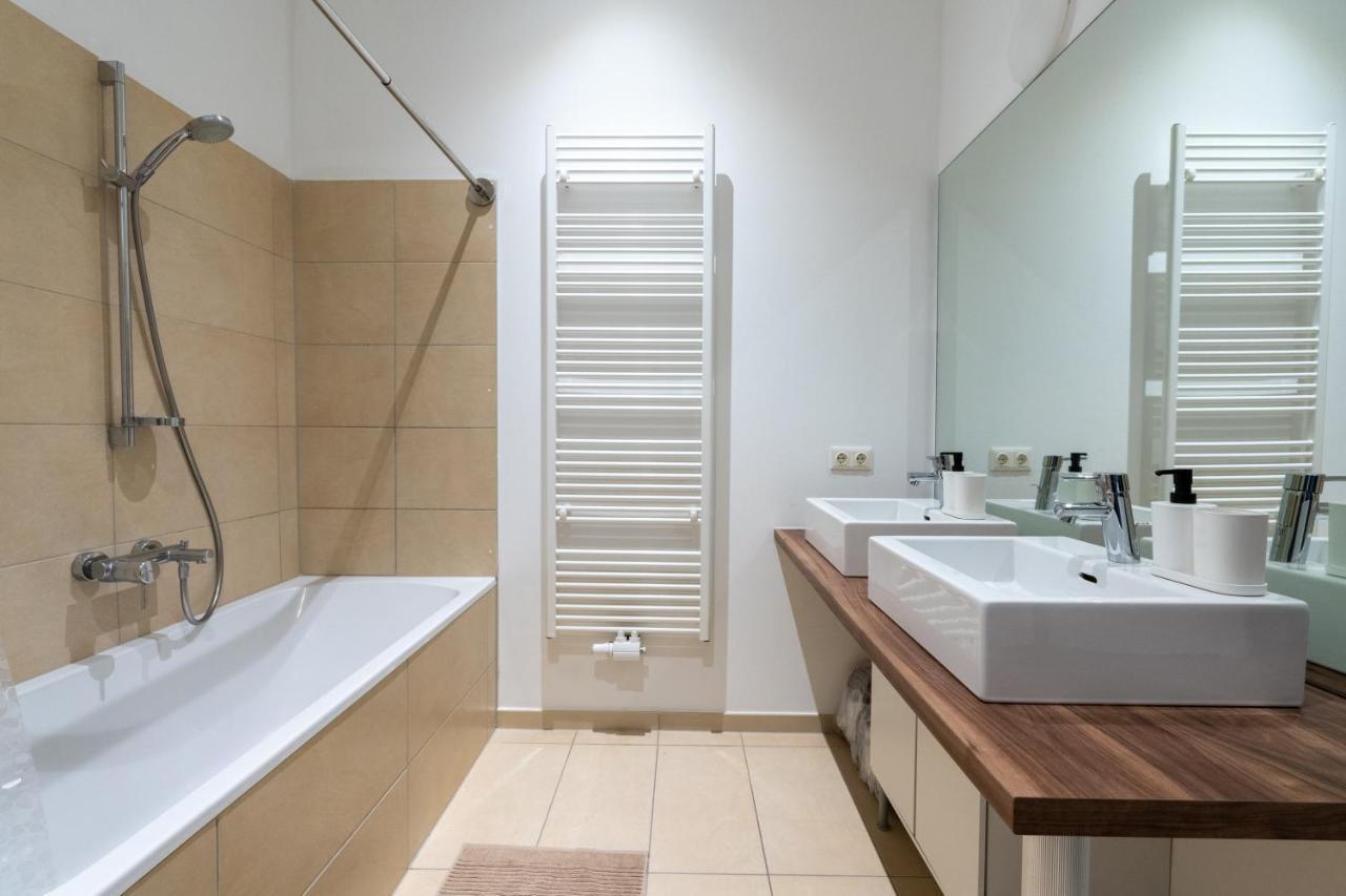 Central Two Bedroom Apartment Виена Екстериор снимка