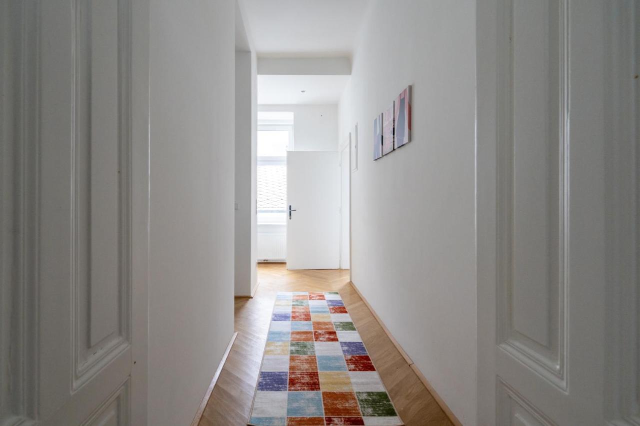 Central Two Bedroom Apartment Виена Екстериор снимка