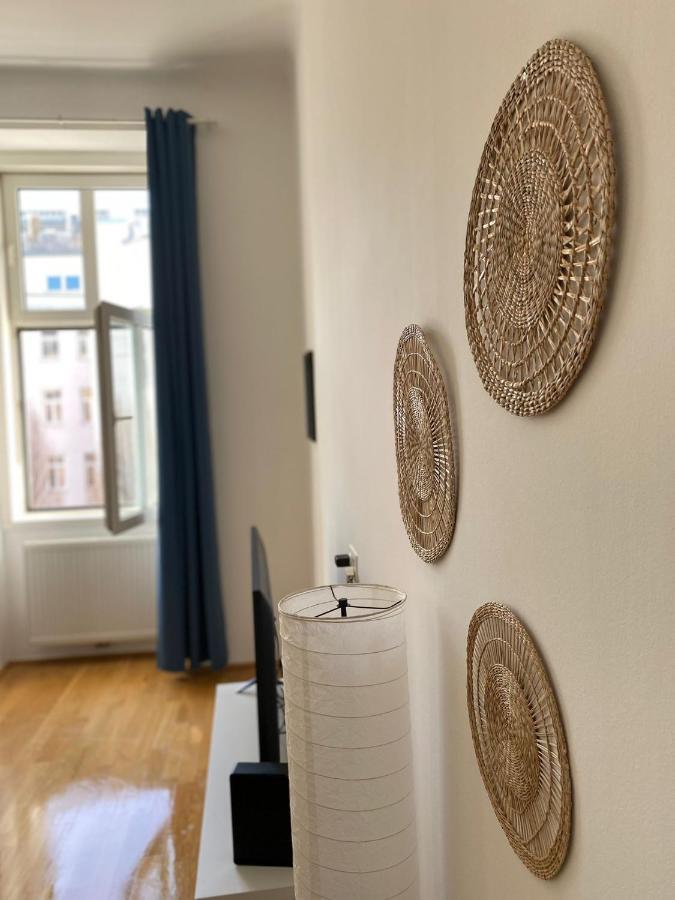 Central Two Bedroom Apartment Виена Екстериор снимка