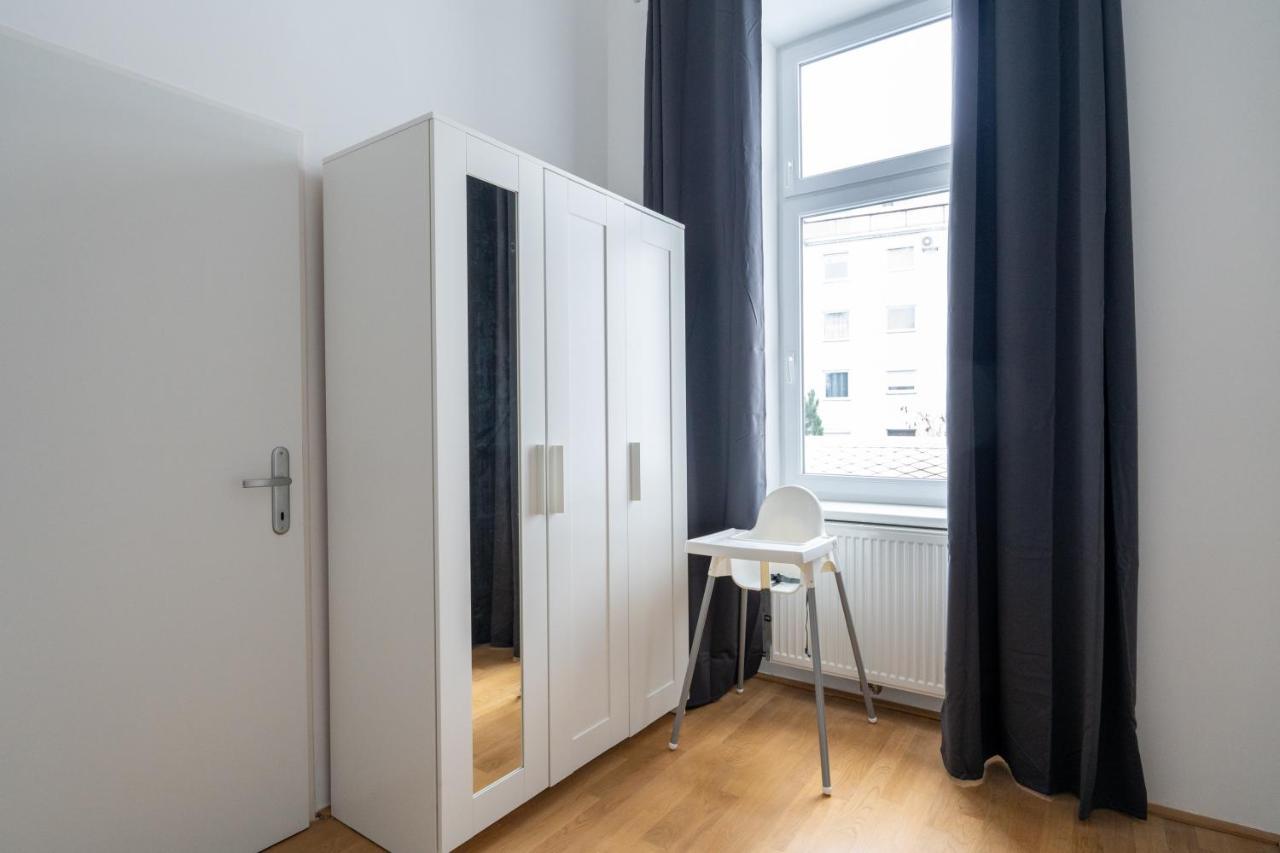 Central Two Bedroom Apartment Виена Стая снимка