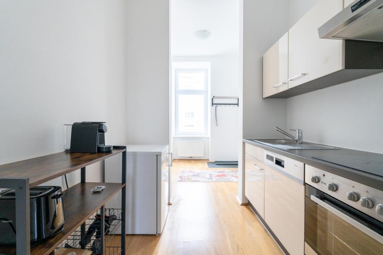 Central Two Bedroom Apartment Виена Екстериор снимка
