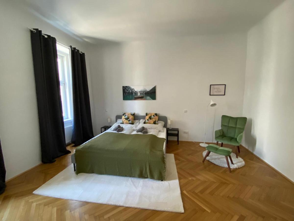 Central Two Bedroom Apartment Виена Екстериор снимка