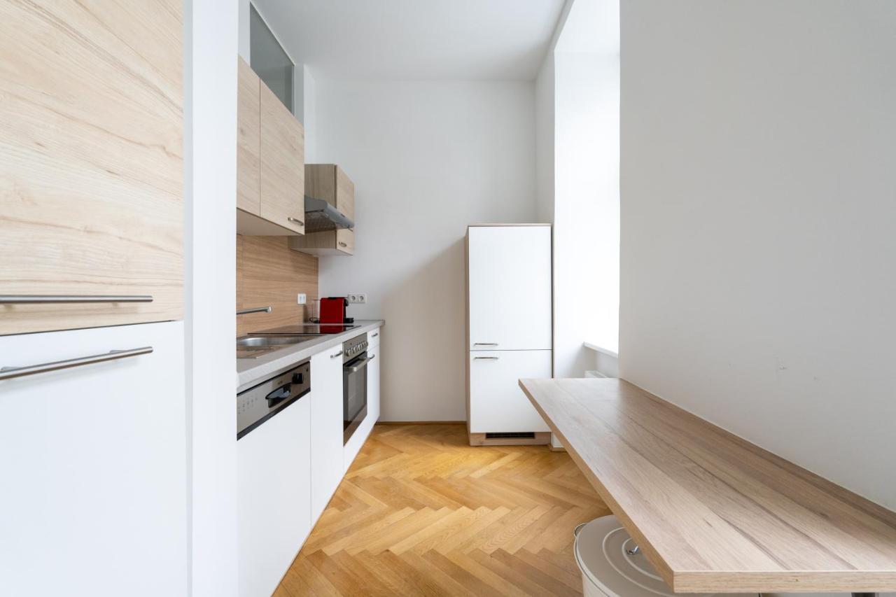 Central Two Bedroom Apartment Виена Екстериор снимка