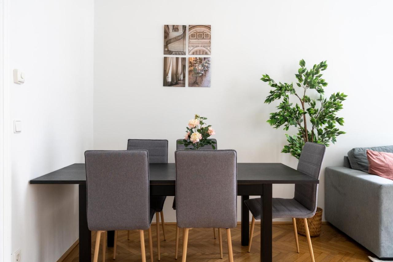 Central Two Bedroom Apartment Виена Екстериор снимка