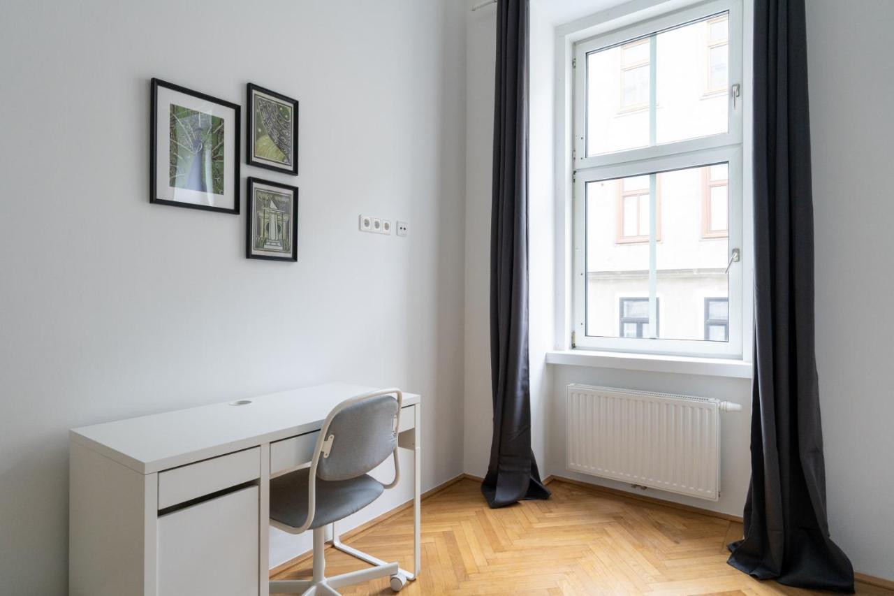Central Two Bedroom Apartment Виена Екстериор снимка